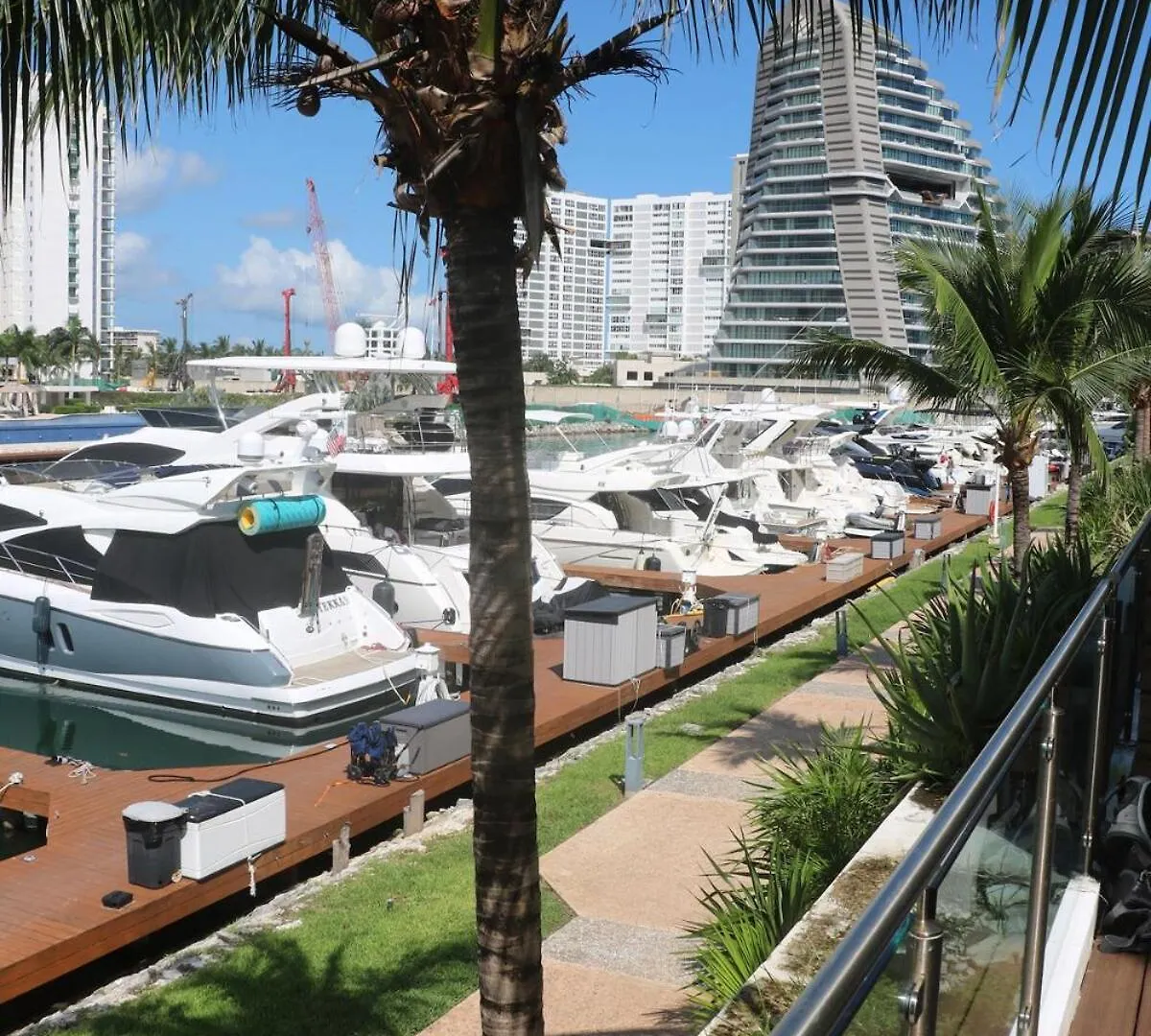 Exclusive Water Front Villa Cancun
